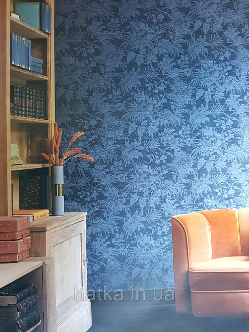 Шпалери флізелінові еко Casadeco Five o'clock 0.53х10 м блакитні квіти, пальми, листя на синьому під тканина гобелен Київ - фото 1