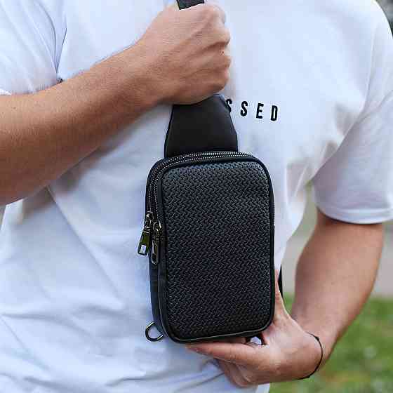 Мужская сумка-слинг через плечо 13х20х5, бананка нагрудная с узором для телефона, черная Киев