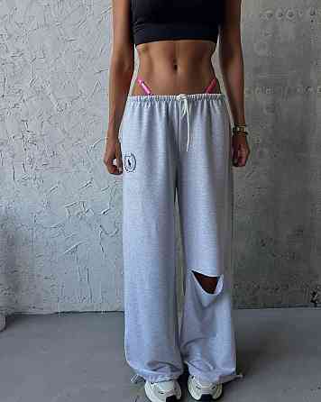 Женские оверсайз джоггеры с акцентным разрезом на колене двухнитка Одесса