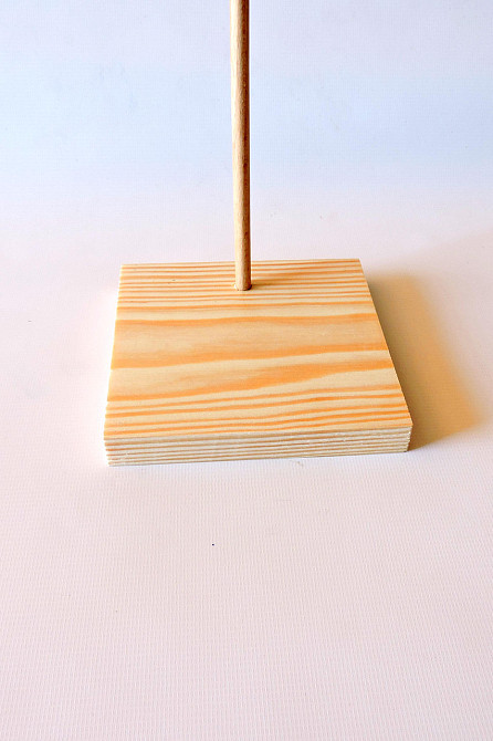 Подставка для кукол 