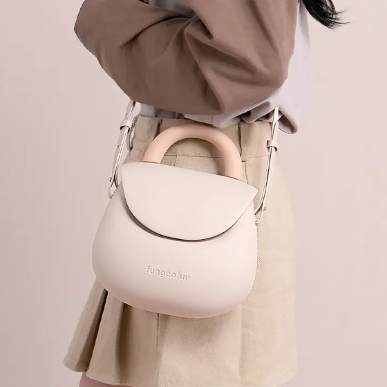 Сумочка силиконовая клатч женский на ремешке с ручками водонепроницаемая сумка Fungoofun на молнии, бежевая Каменец-Подольский