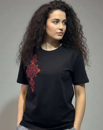 Жіноча Футболка вишиванка з геометричним бордовим орнаментом з однієї сторони Київ