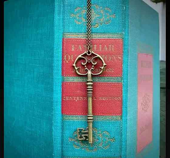 Вінтажна підвіска-ключ на ланцюжку – декоративний кулон у старовинному стилі Київ