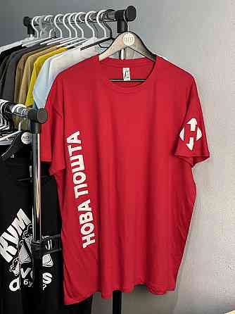 Красная футболка оверсайз Новая Почта с принтом логотипа на рукаве и спине Черновцы