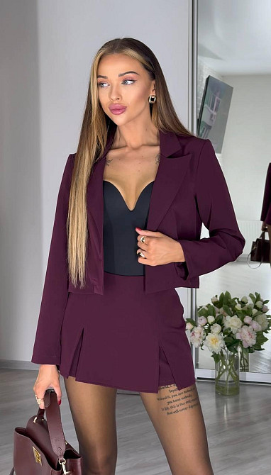 Женский базовый костюм двойка: жакет и юбка-шорты костюмная ткань Бургунди, 46/48 Одесса - изображение 9