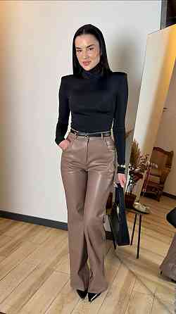 Женские стильные брюки на высокой посадке с разрезами эко кожа на замше Шоколад, 42/44 Одесса