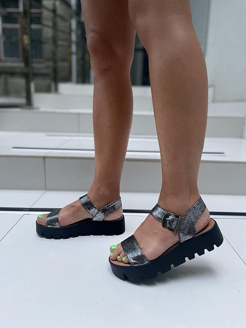 Kentro Босоніжки жіночі сріблясті KENTO 3222 літні, шкіра-сатин / Стильні босоніжки на платформ Коломия - фото 1