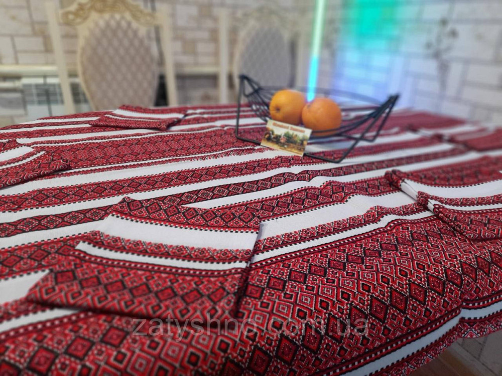 Красная яркая скатерть с салфетками Киев - изображение 3
