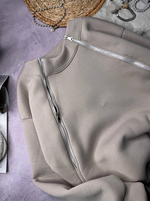 Жіночий стильний теплий об'ємний світшот турецька тринитка на флісі Бежевий Одеса - фото 12