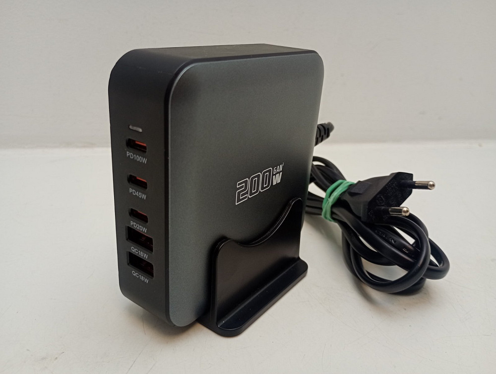 Зарядний пристрій на 5 портів YFY-lIQ32 200W, 1*Type-C PD 100W, 1*Type-C PD 45W, 1*Type-C PD 20W, 2*USB QC3.0 18 W (товар вживаний) Луцьк - фото 1