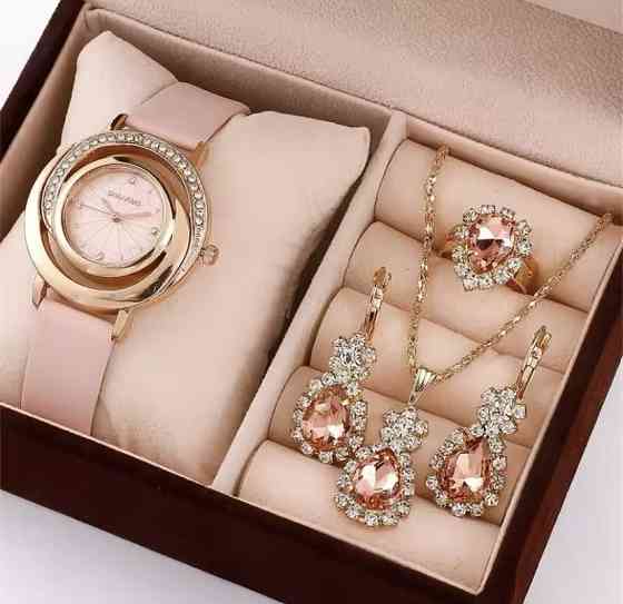Подарочный набор для женщин наручные часы кольцо ожерелье и серьги в подарочной коробки золотой Киев