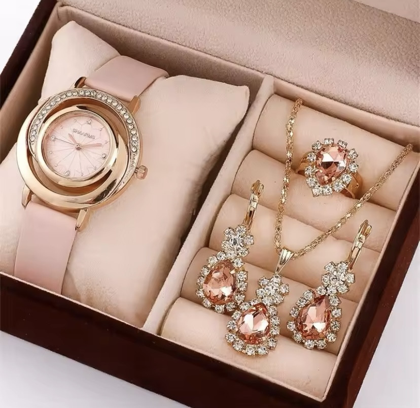 Подарочный набор для женщин наручные часы кольцо ожерелье и серьги в подарочной коробки золотой Киев - изображение 1