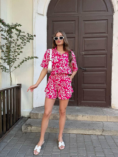 Женский легкий принтованный костюм двойка: рубашка и шорты турецкая креп-жатка Малиновый, 48 Одесса - изображение 5