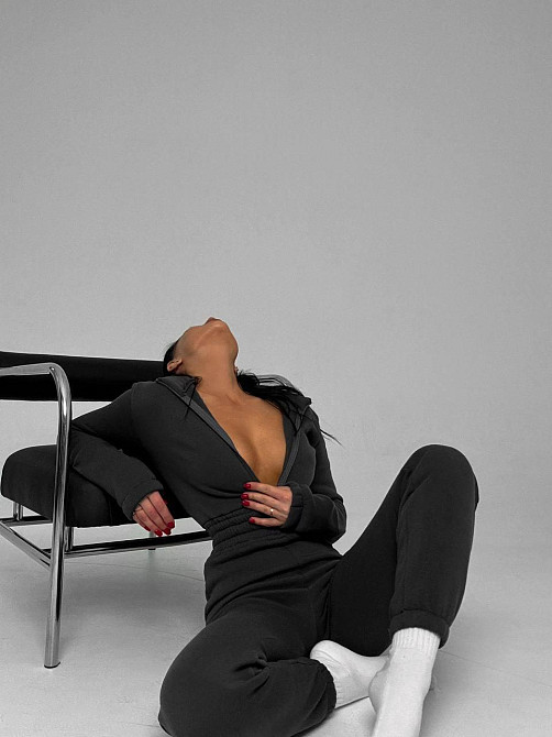 Стильный женский теплый комбинезон из качественной тринитки на флисе. Серый, 46/48 Одесса - изображение 4