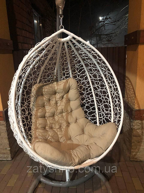 Біле підвісне крісло з кавовою подушкою Київ - фото 1
