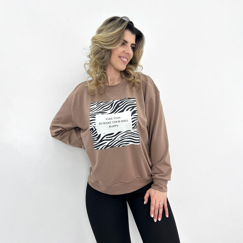 Женский свитшот с анималистичным принтом 