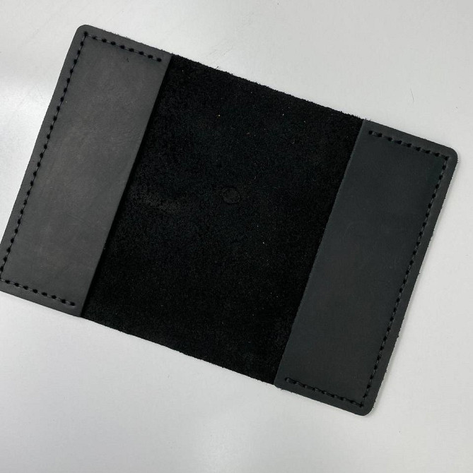 Паспортниця Чорна UA шкіряна, стильний практичний чохол зі шкіри з тисненням, обкладинка на паспортMasterSem Київ - фото 4