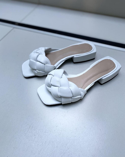 ARLEN Зручні жіночі шльопанці з натуральної шкіри білі на низькому ходу літні ARLEN Ш-Коса р. 3 Коломыя - изображение 3