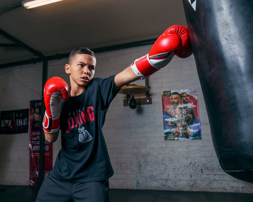 Боксерські рукавиці TITLE Classic Pro Style 3.0 Red/White 12 oz (капа в комплекті) Каменское - изображение 9