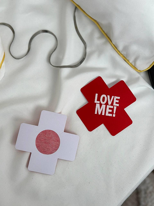 Накладка на груди стікіні Love me пестіси наклейка прикраса для сосків з написом червона Одеса - фото 6