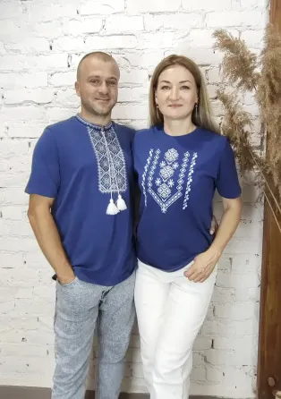 Жіноча вишиванка в синьому кольорі з білою вишивкою Київ