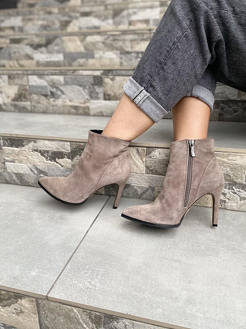 Nivelle Замшеві черевики жіночі демісезонні весна-осінь колір капучино, на стійкому каблуці р. Коломия - фото 4