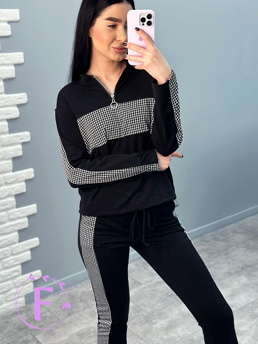 Демисезонный прогулочный костюм из трикотажа 