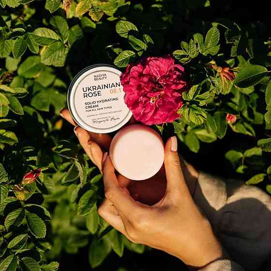 Твердий зволожуючий крем для рук з олією макадамії та маслом ши Ukrainian Rose 45 г Київ