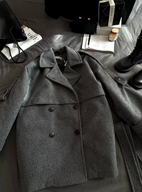 Женское короткое утепленное пальто оверсайз 42-46 Графит Одесса - изображение 4