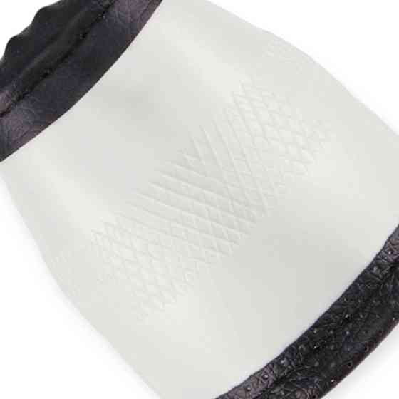 Чехол m кожа (37 - 39 см) черный перфор. вставка, один шов, синяя красная нить, белая основа руля Мукачево