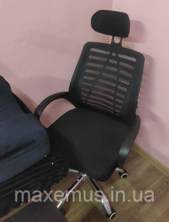 Офисное кресло операторское для персонала Bonro B-6200 с подголовником кресло для офиса черное Мостиска