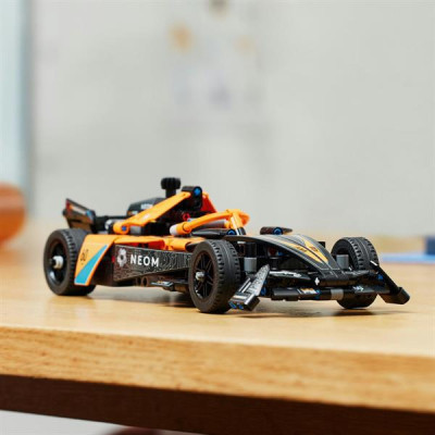 Конструктор LEGO Автомобиль для гонки NEOM McLaren Formula E 452 детали (42169) Винница - изображение 9