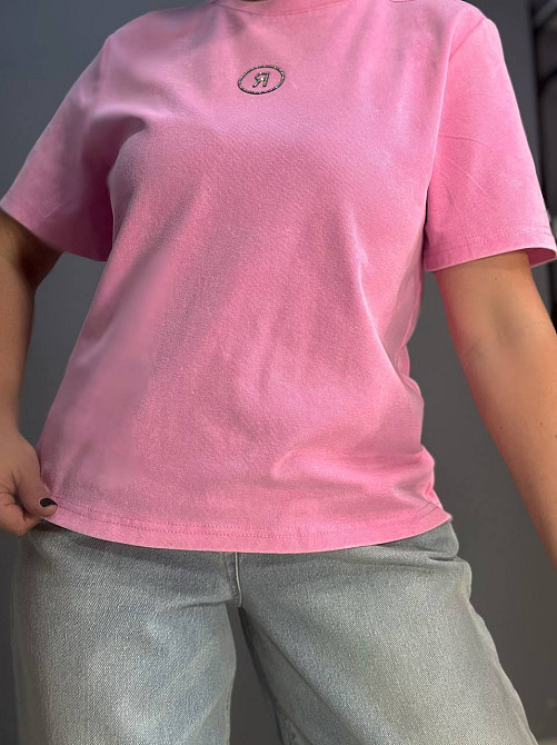 Футболка жіноча A-N 02517 варена аплікація літера "R" з камінців попереду середньої довжини one size, рожевий, one size Київ - фото 19