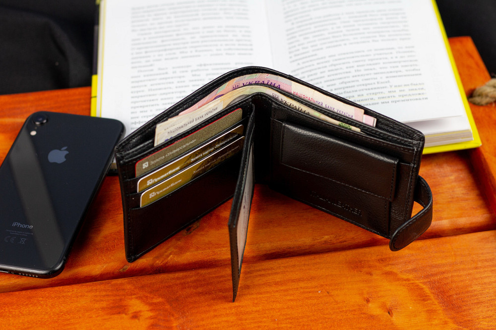 Чорне чоловіче портмоне з натуральної шкіри з фіксацією ST Leather ST103 Київ - фото 9