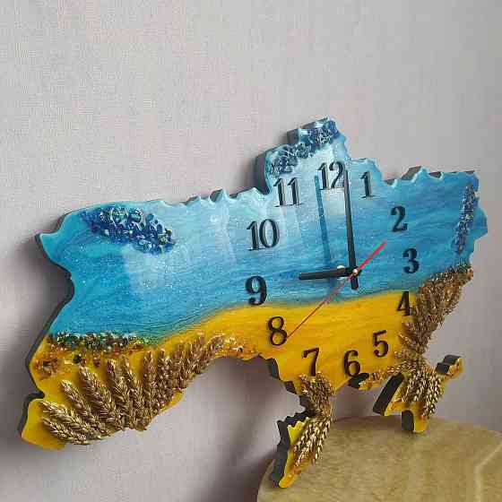 Часы настенные 40*25 см из эпоксидной смолы ручной работы 