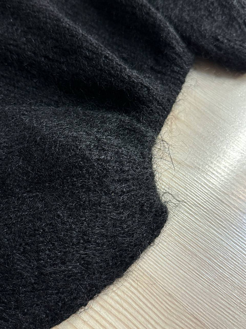 Светр жіночий A-N 08-1 оверсайз з вовною виріз мис, чорний, one size Київ - фото 3