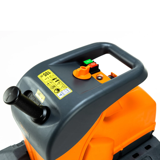 Якісний cадовий подрібнювач GTM DS2800/45, ножовий механізм (DS2800/45) : 2800 Вт, діаметр гілки 45 мм, ніж, контейнер 60 л Київ