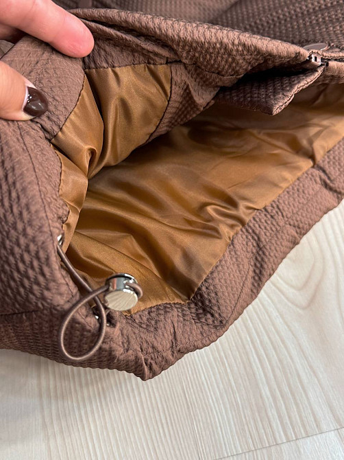 Куртка женская Lady Yep 10039 вафельная пуффер оверсайз с капюшоном коричневая, коричневый, 42 Киев - изображение 10