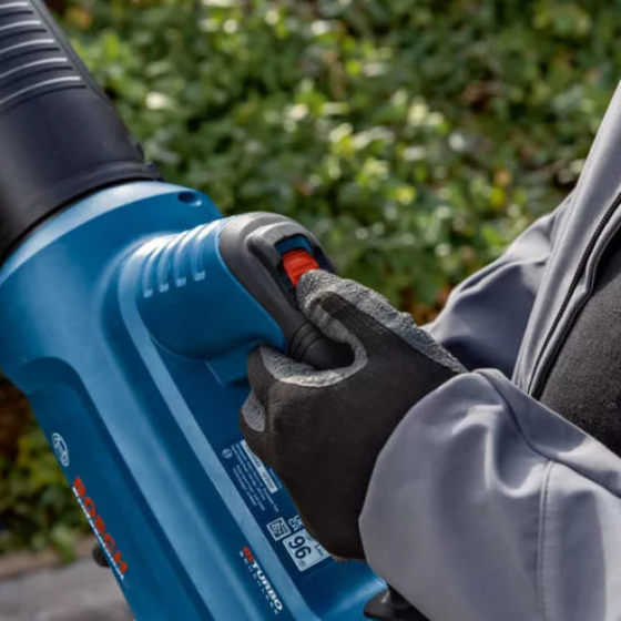Професійна повітродувка акумуляторна Bosch GBL 18V-750 Professional (без акб і з/п) Київ