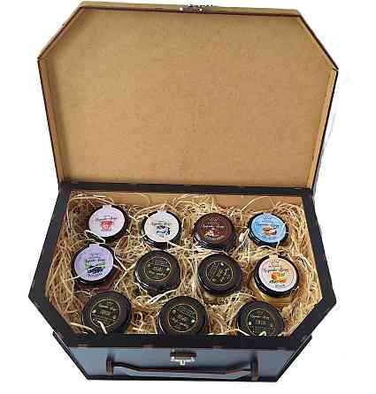 Цікавий та презентабельний подарунок на Новий рік. Велика валіза з натуральними солодощами. Одеса