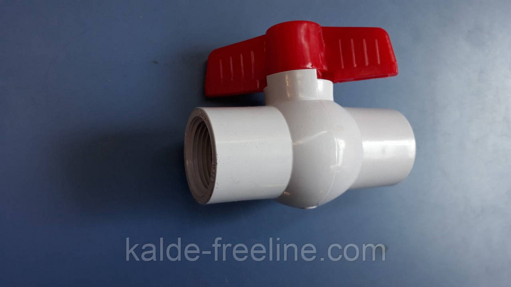 Кран пластиковый с резьбой 1