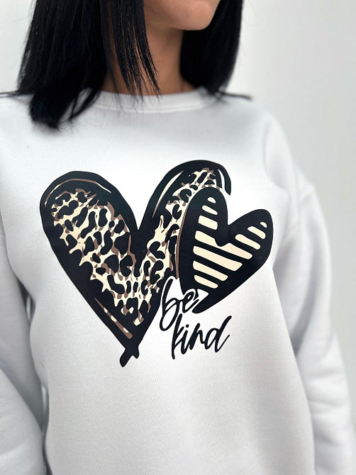 Базовий жіночий світшот "Be kind" Турція оптом | Норма і батал Київ - фото 7