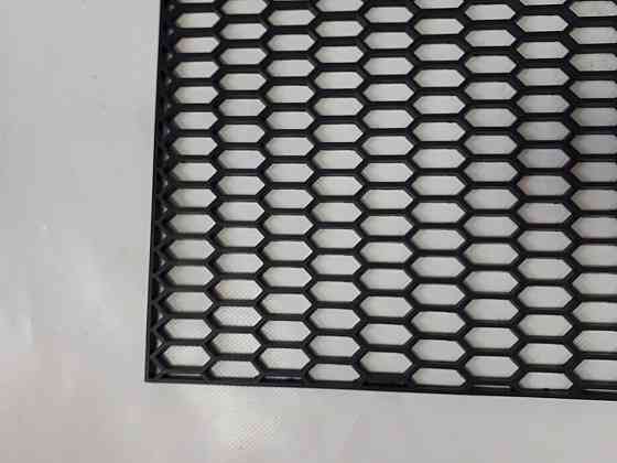 Сітка радіатора пластмаса 39х118см крупна ячейка 30х12 мм Вінниця