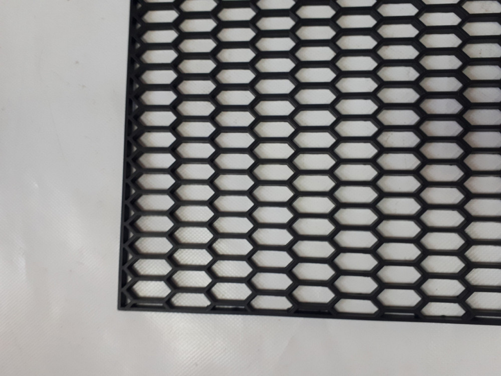 Сітка радіатора пластмаса 39х118см крупна ячейка 30х12 мм Вінниця - фото 1