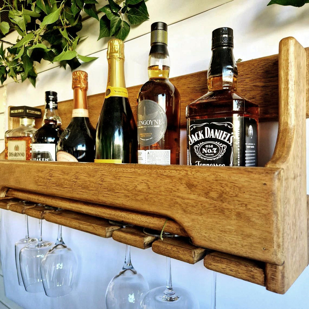 Настенная винная полка 