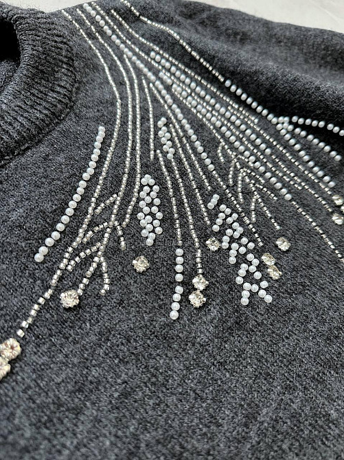 Жіночий светр прикрашений намистинами машинне в'язання Антрацит Одеса - фото 4
