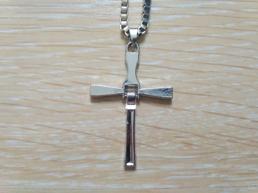 Хрестик Домінік Торетто на дзеркало в авто Київ - фото 2