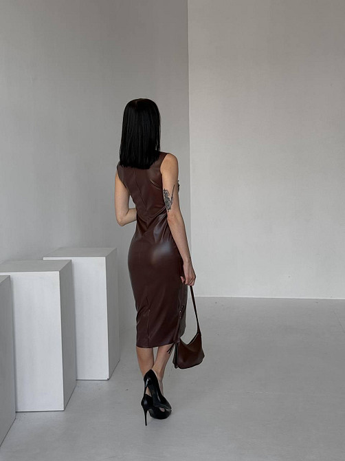 Женское базовое миди платье из эко-кожи Шоколад, 46/48 Одесса - изображение 3