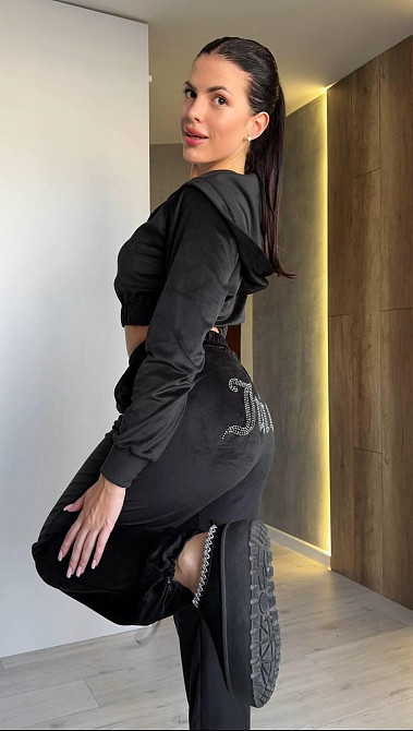 Женский стильный костюм двойка в стиле спорт шик со стразами на ягодицах велюр Одесса - изображение 1