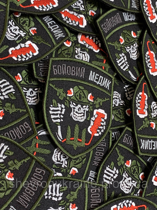 Шеврон боевой медик (Форма щит. На липучке) Размер 9x7см Киев - изображение 3